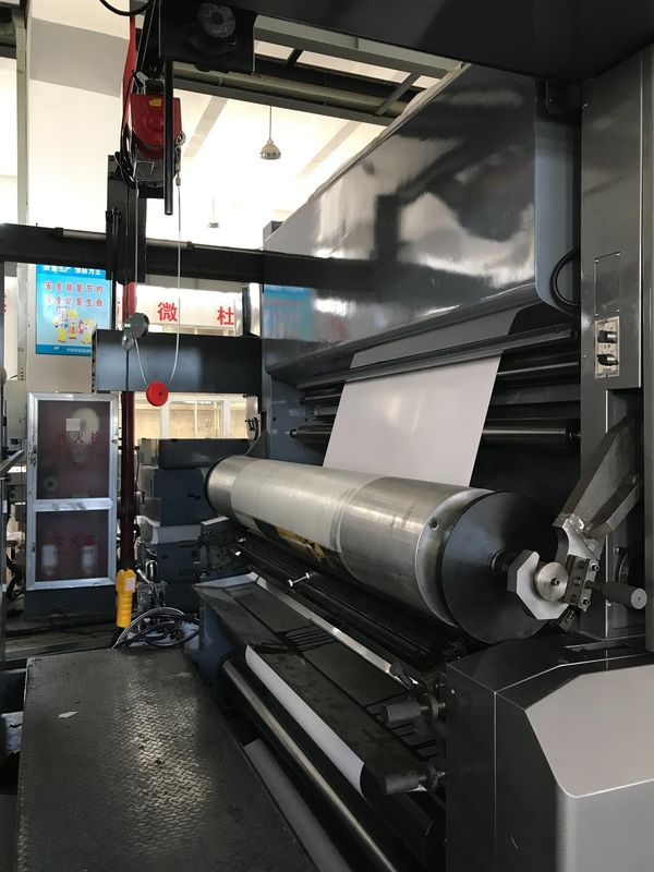 Macchina per la stampa flessibile carta cartonata a larga gamma con alimentazione a 380V 3pH 50Hz e 7 colori