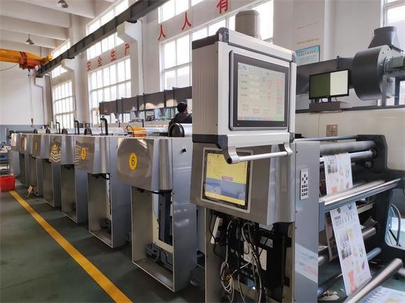 Vendita a caldo 4 colori Maglietta ad alta velocità Flexo Roll To Roll Flexographic Printing Machine Flexographic Printer
