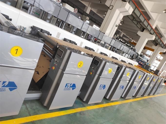 Vendita a caldo 4 colori Maglietta ad alta velocità Flexo Roll To Roll Flexographic Printing Machine Flexographic Printer