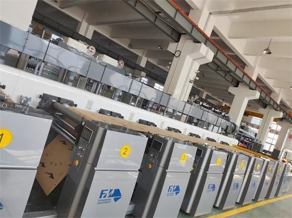 Vendita a caldo 4 colori Maglietta ad alta velocità Flexo Roll To Roll Flexographic Printing Machine Flexographic Printer