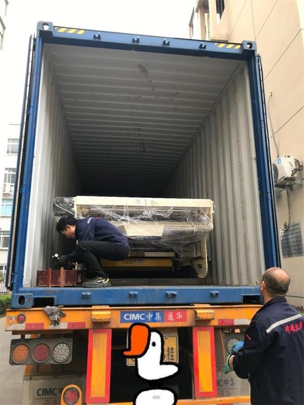 Macchina per rivestimento di tazze di carta a doppia stazione per la produzione di rivestimenti di rotoli di carta ad alta velocità