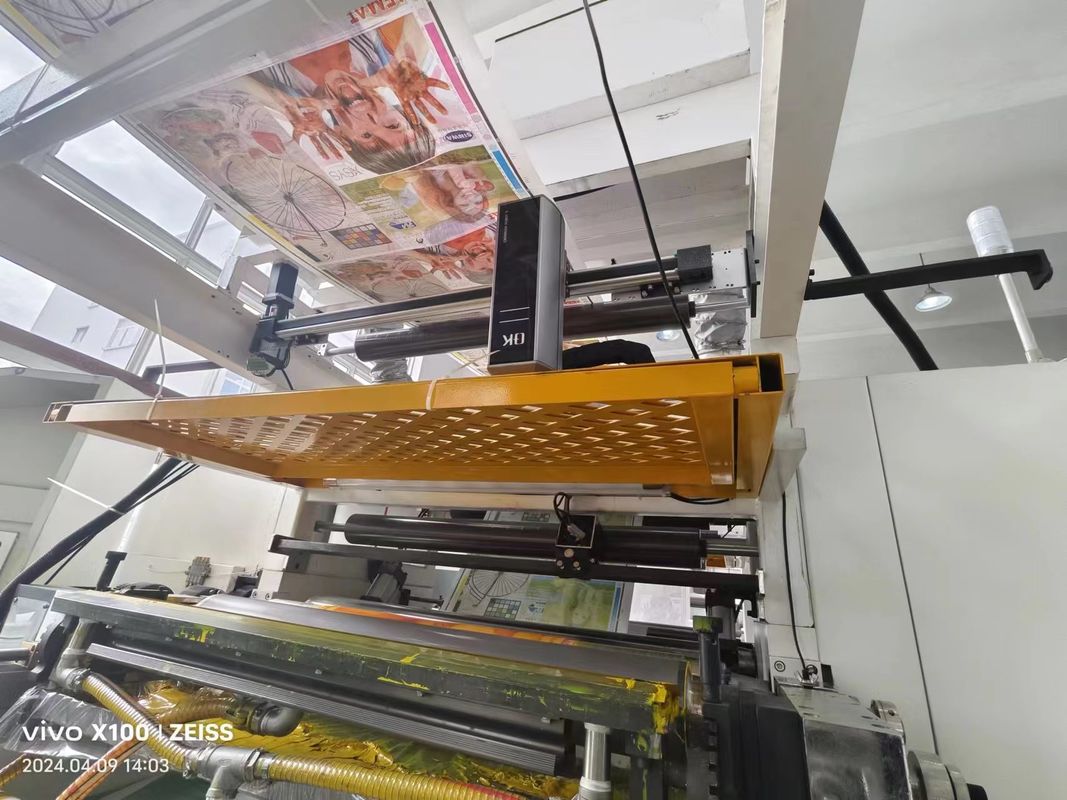 Macchine per la stampa flexografica a cascata di tipo verticale per materiali non tessuti di carta