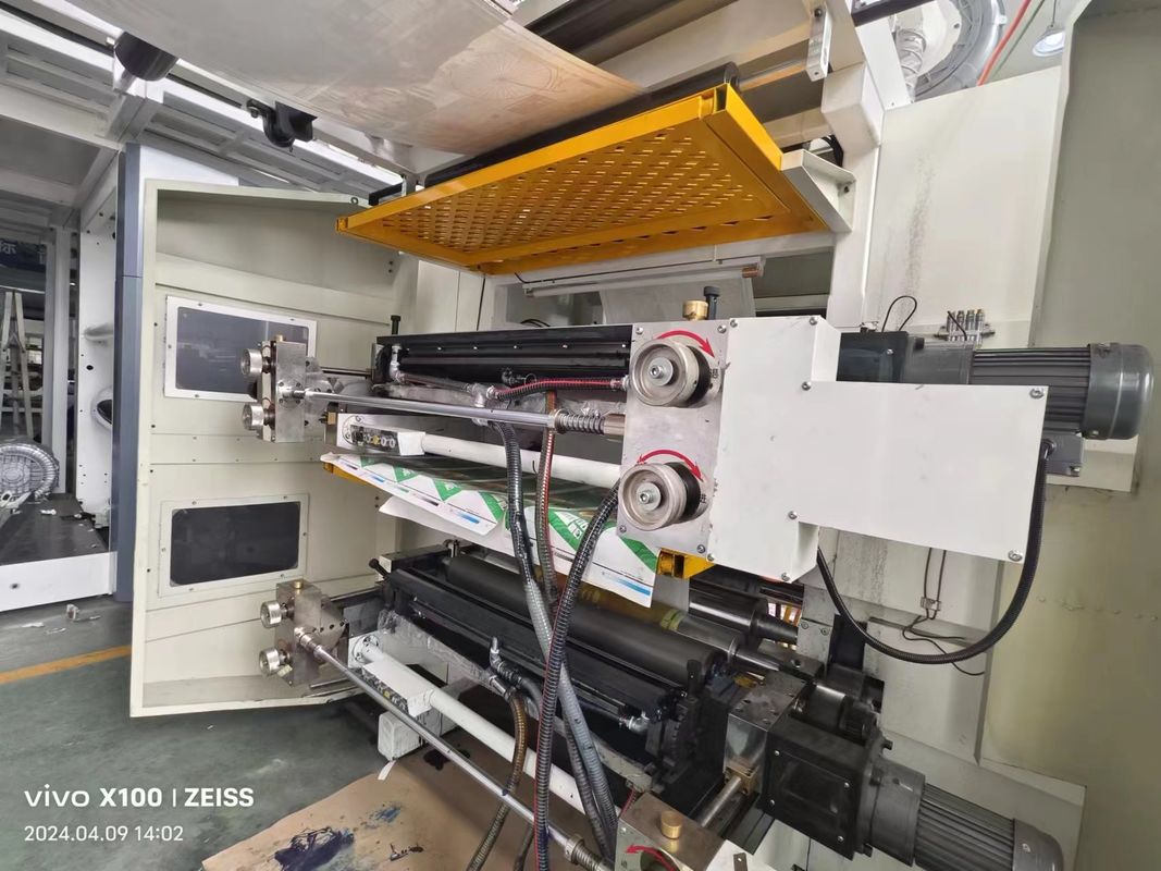 Macchine per la stampa flexografica a cascata di tipo verticale per materiali non tessuti di carta