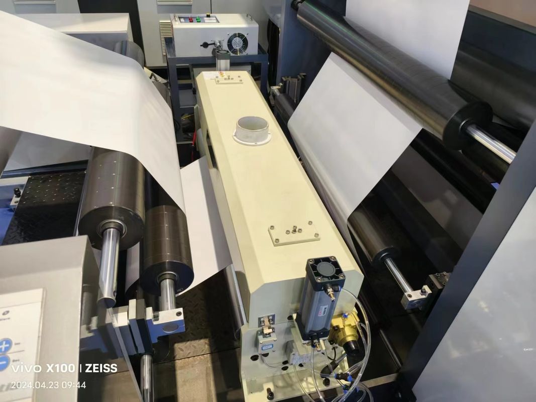 Macchina di stampa flessibile a manica per un processo di asciugatura e riavvolgimento di stampa in un solo passo