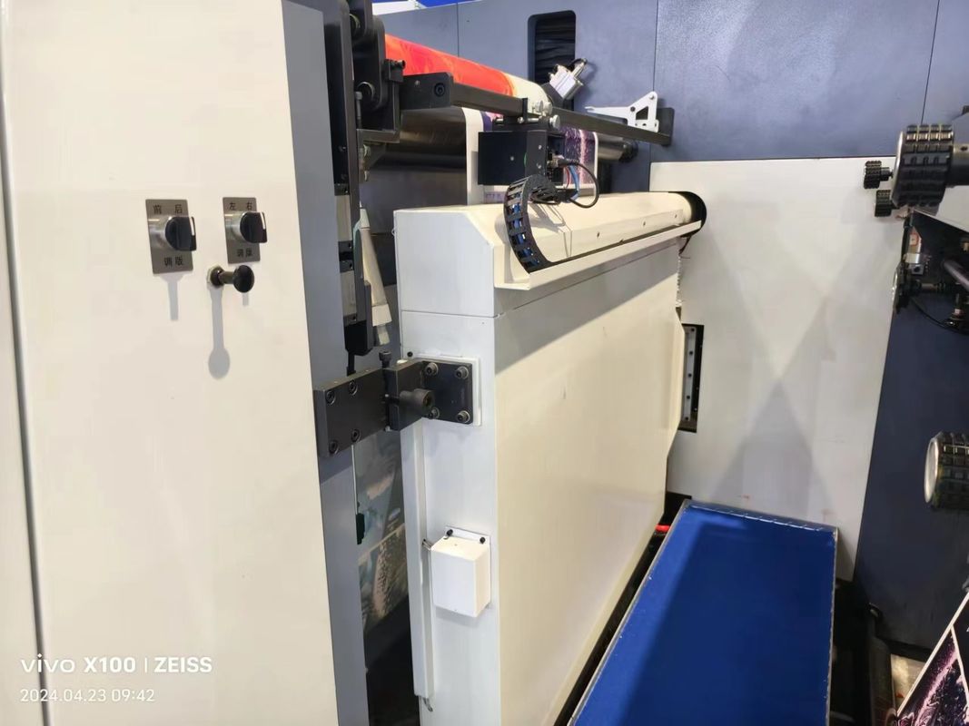 Macchina di stampa flessibile a manica con sistema di caricamento e scarico automatico
