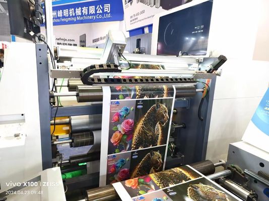 Stampa di etichette adesive di altissimo livello con macchina da stampa Flexo a manica